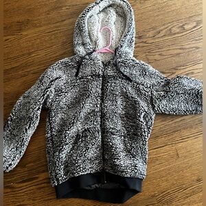 Thread and supply fluffy jacket.